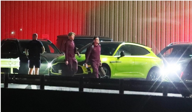 哈兰德脚踝受伤没法开车，曼城工作人员替他开走35万英镑新座驾